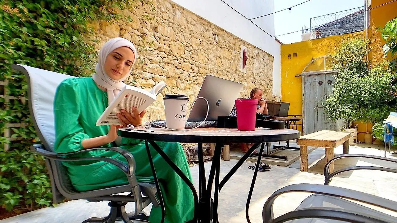 Le Mat Hostel Larnaca Kıbrıs