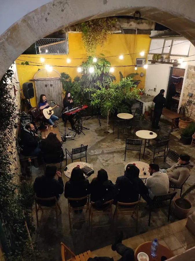 Le Mat Hostel Larnaca Kıbrıs