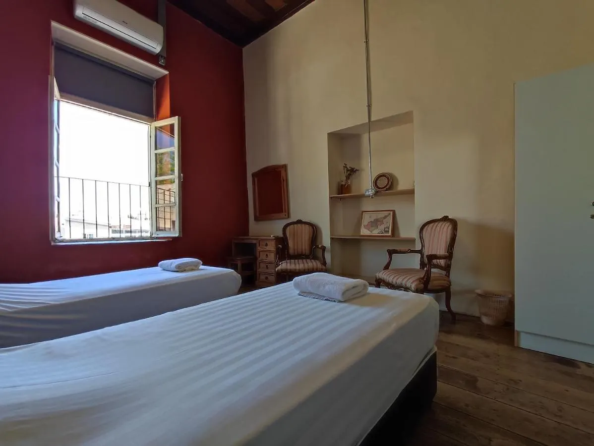 Le Mat Hostel Larnaca Kıbrıs